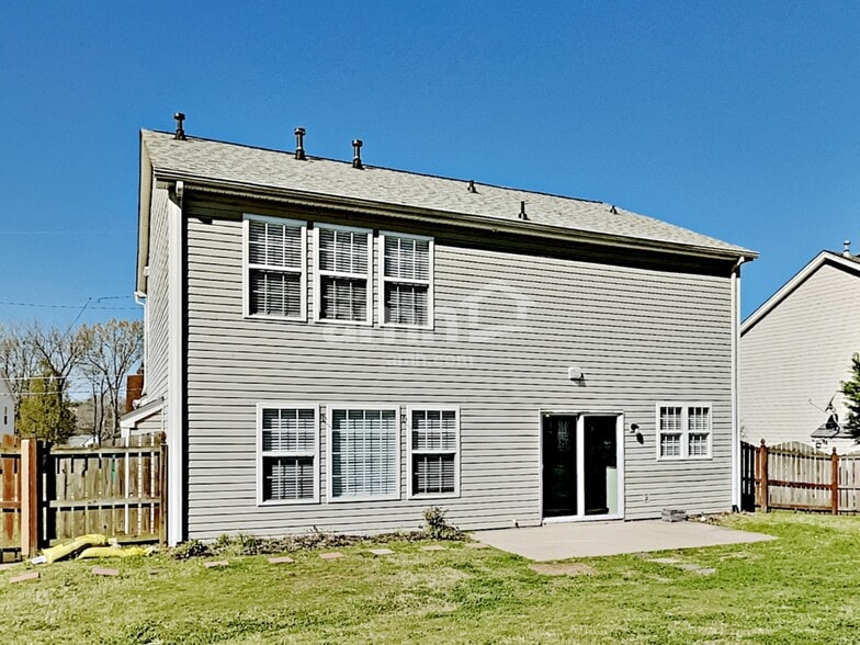 Building Photo - 2412 Newberry Ln