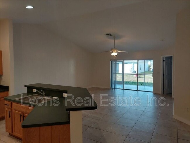 Building Photo - 611 SE 5th St