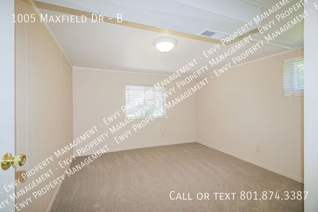 Building Photo - 1005 Maxfield Dr