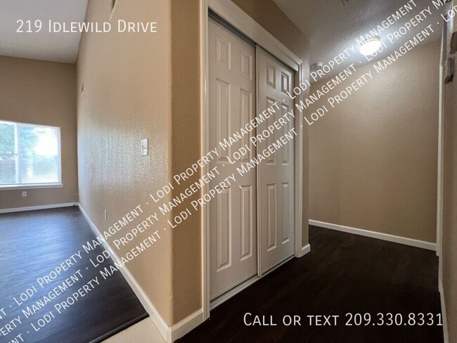 Building Photo - 219 Idlewild Dr
