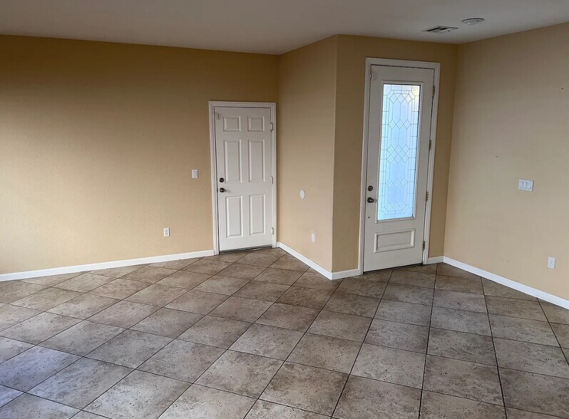 Building Photo - 1020 Jewel Springs Ln