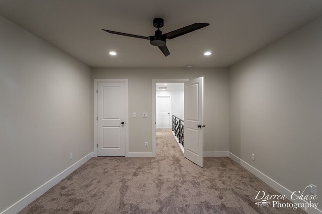 Building Photo - Beautiful!! End unit! 4 bedroom, 2.5 bathroom townhome in Hurricane!