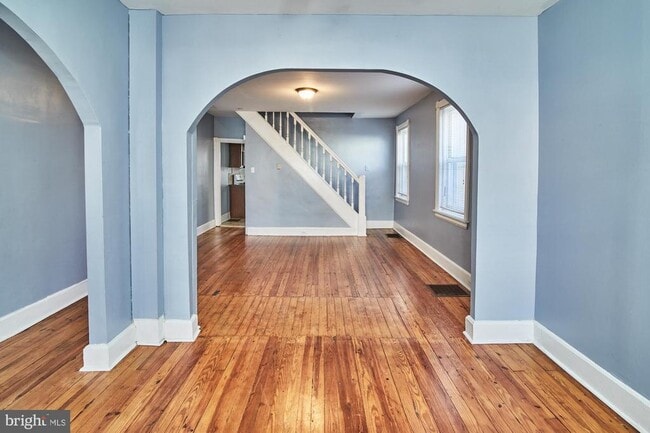 Building Photo - 1916 W 7th St