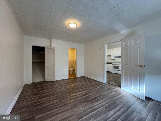 Building Photo - 222 Long Ln