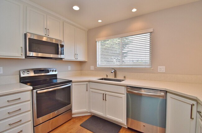 Building Photo - $3,990 - GORGEOUS 3 BEDROOM HOME IN THE MI...