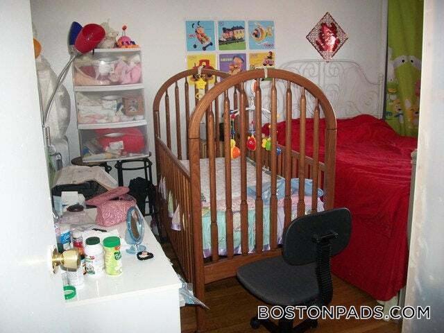 Building Photo - 121 Park Dr