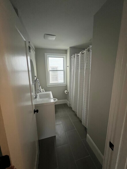 Building Photo - 42 Irwin St