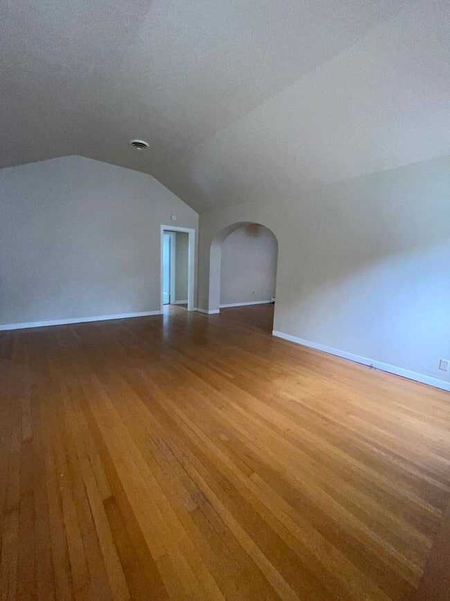 Building Photo - 3 bed 1 bath home in South Salem