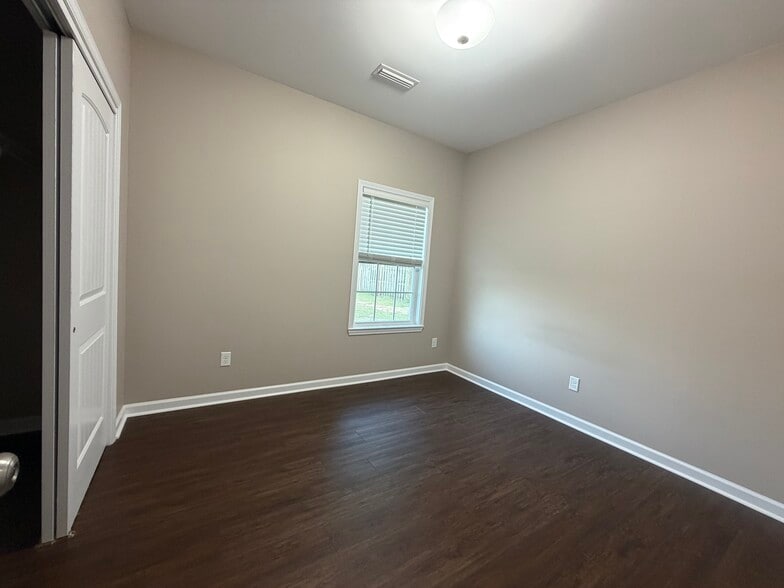 Building Photo - 137 Heyward Dr