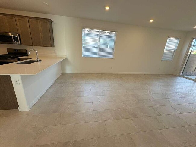 Building Photo - 4738 E Kenneth Ln