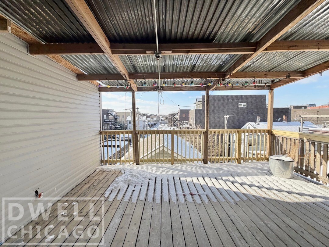 Building Photo - 916 N Noble St