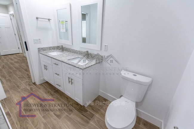 Building Photo - 2324 W Mobile Ln