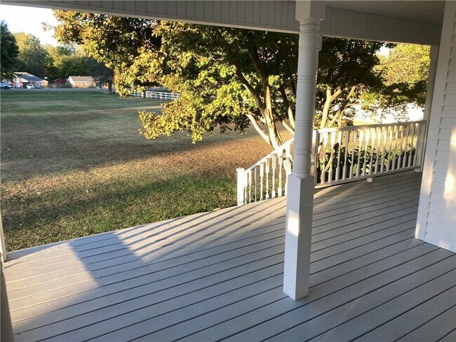 Building Photo - 420 E New Hope Rd