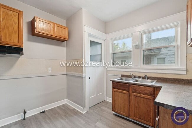 Building Photo - 1525 Waverly Ave