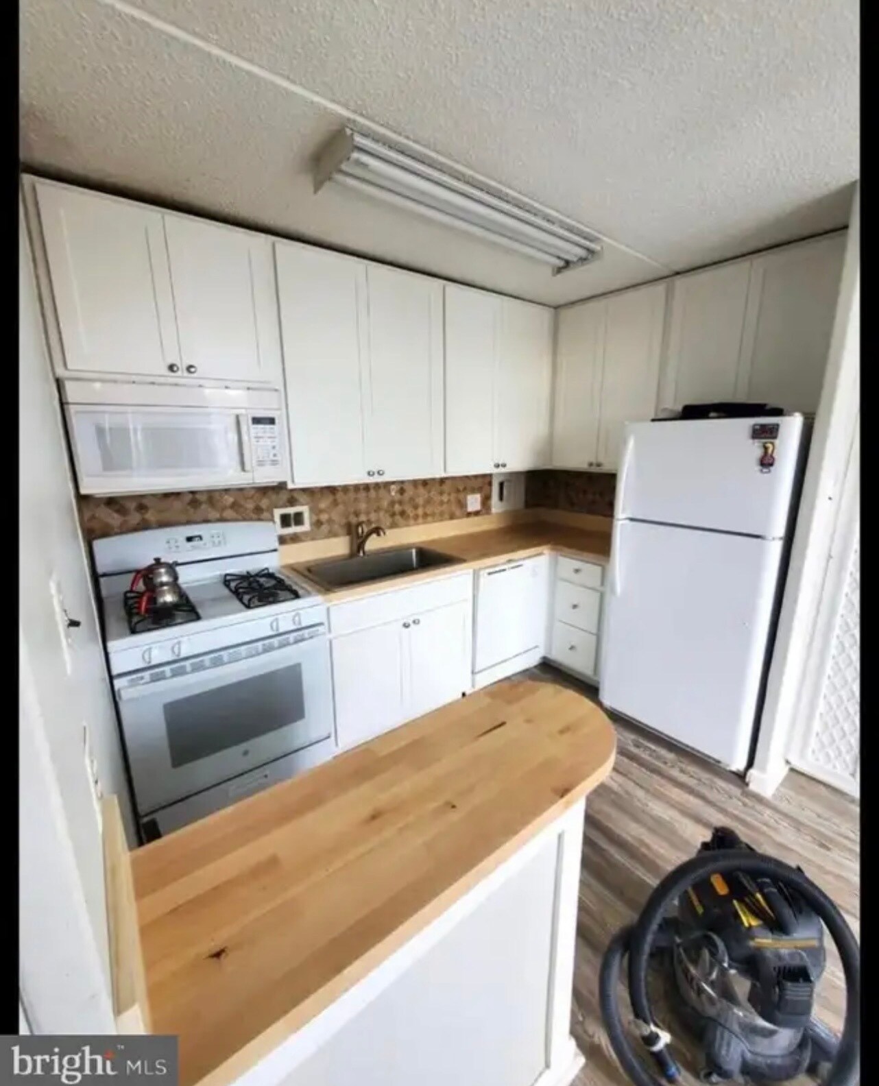 Building Photo - 401 Cooper Landing Rd