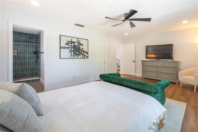 Building Photo - 1097 Eden Isle Blvd NE