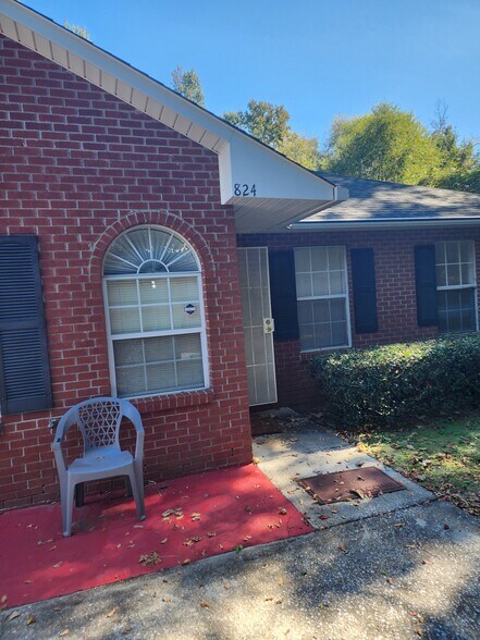 Primary Photo - 824 Cliff Dr