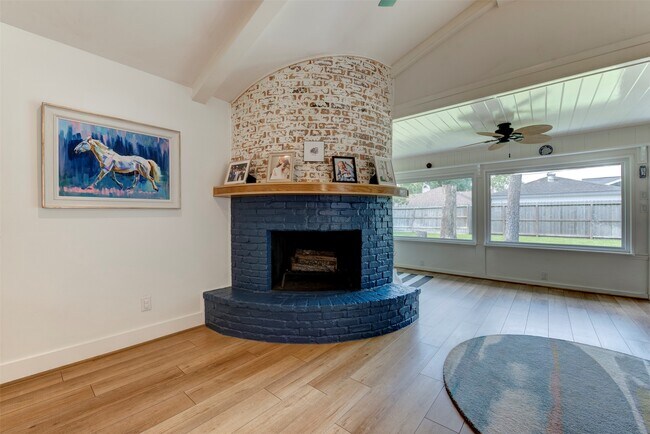 Building Photo - 2406 Blue Water Ln