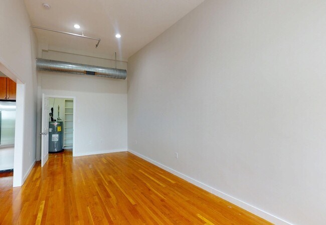 Building Photo - 960 Broadway