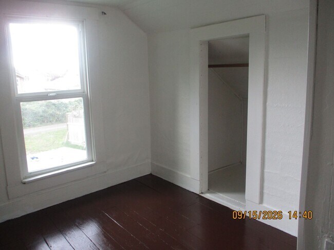 Building Photo - 927 W Schley St
