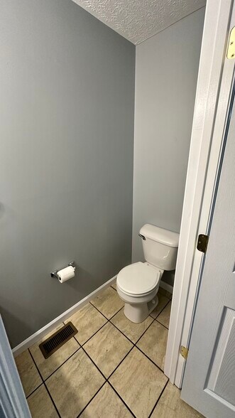 Building Photo - 1588 Meadow Spring Dr