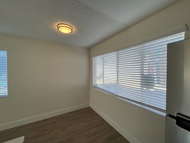 Building Photo - 1304 Rexford Pl