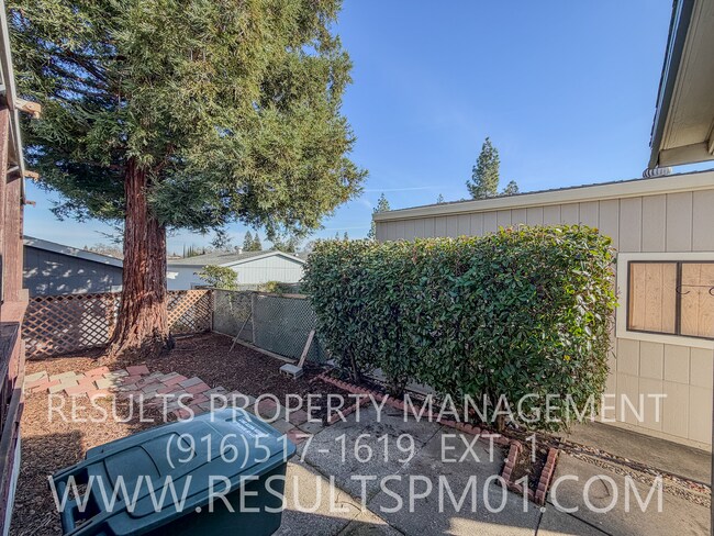 Building Photo - Fantastic Over 55 Community! Amenities! 2 bedroom