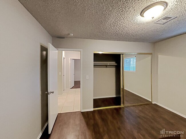 Building Photo - 104 Edelweiss St