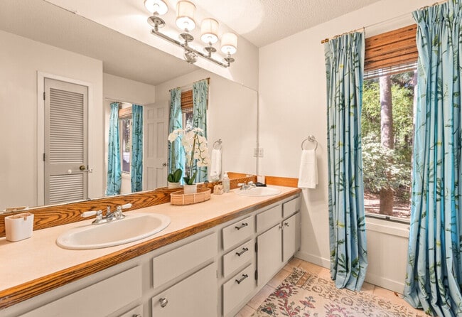 Building Photo - 2415 The Haul Over