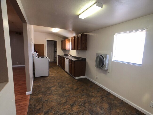 Building Photo - 441 Hazelton St