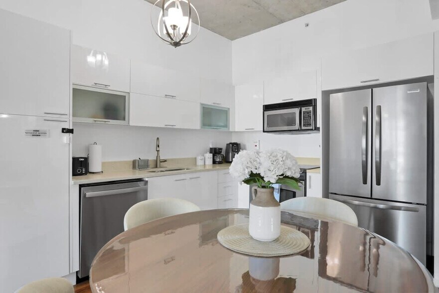 Building Photo - 137 NE 2nd Ave