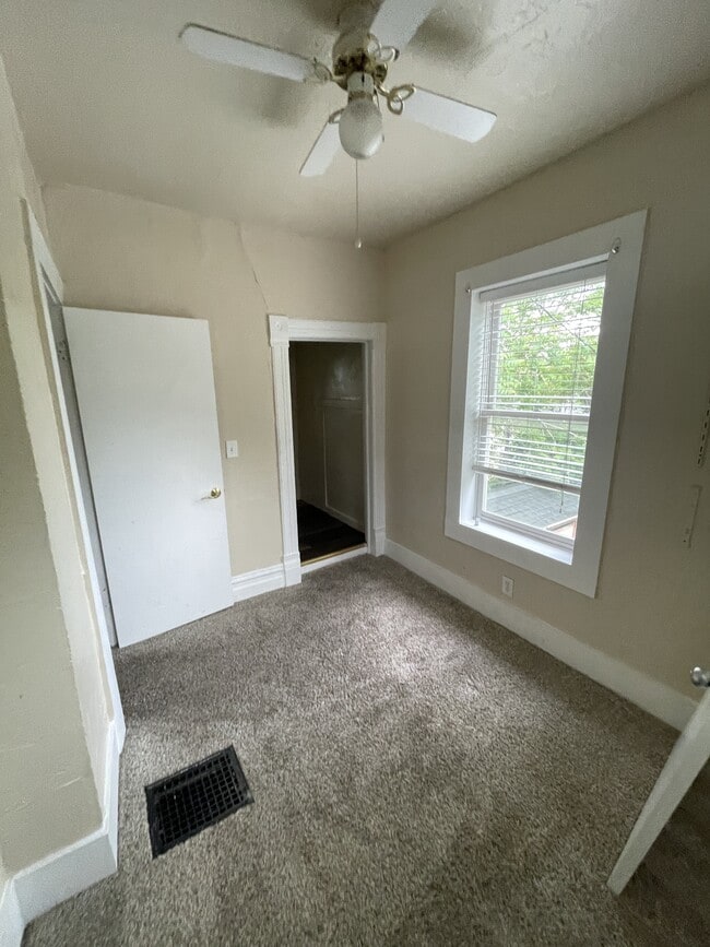 Building Photo - 861 E 300 S