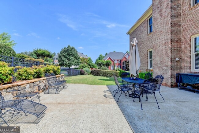 Building Photo - 8910 Pinehurst Cove