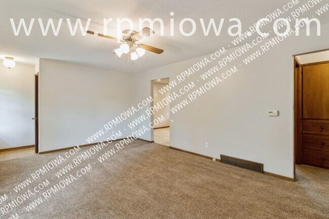 Building Photo - RANCH HOME IN ANKENY!! 3 Bed, 1 Bath home ...