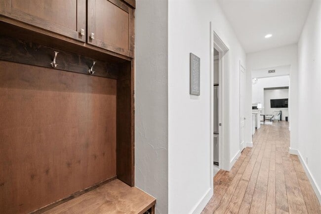 Building Photo - 1909 Knights Chance Ln