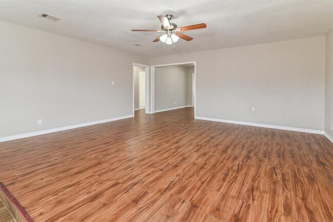 Building Photo - 4303 Trail Lake Dr