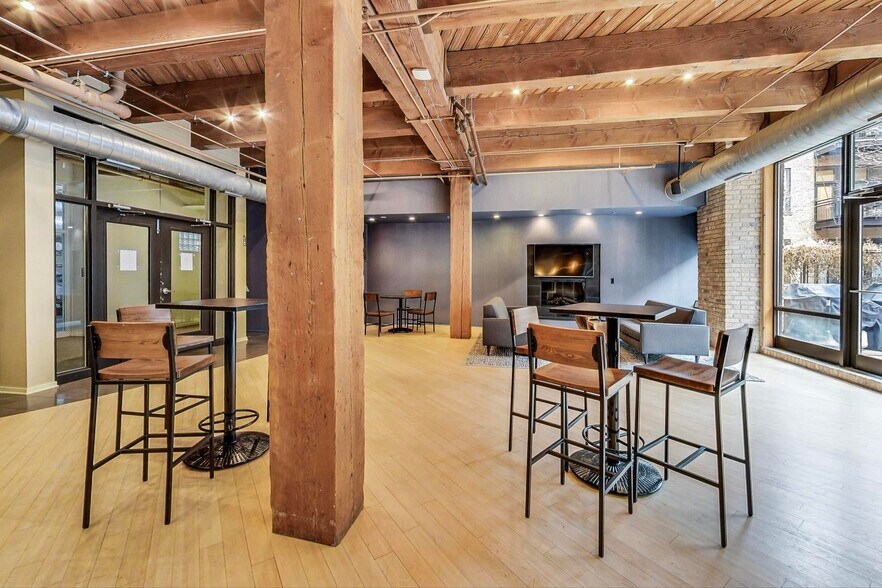 Building Photo - 1040 W Adams St