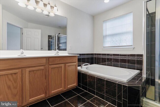 Building Photo - 15 Tidewater Terrace