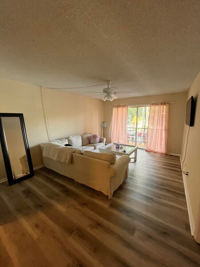 Building Photo - 460 NW 20th St