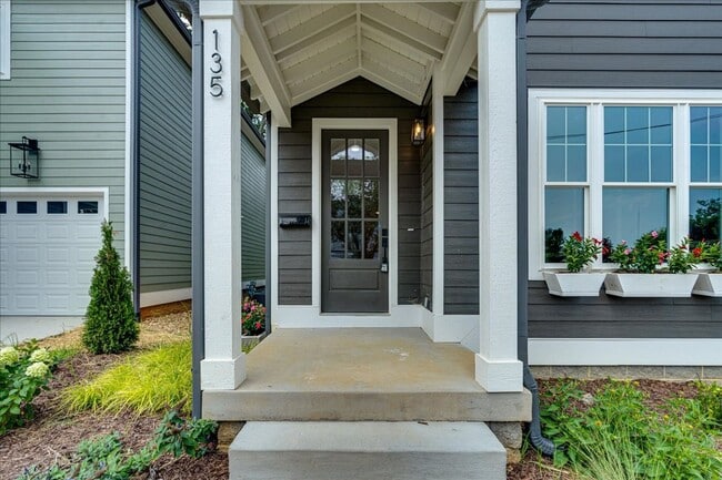 Building Photo - North Shore New Construction!