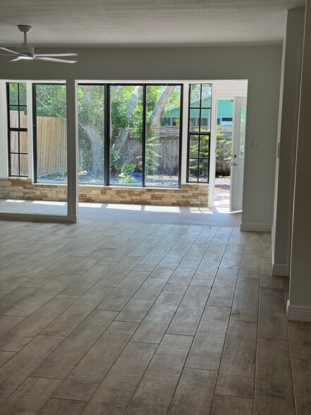 Building Photo - 4142 Iola Dr