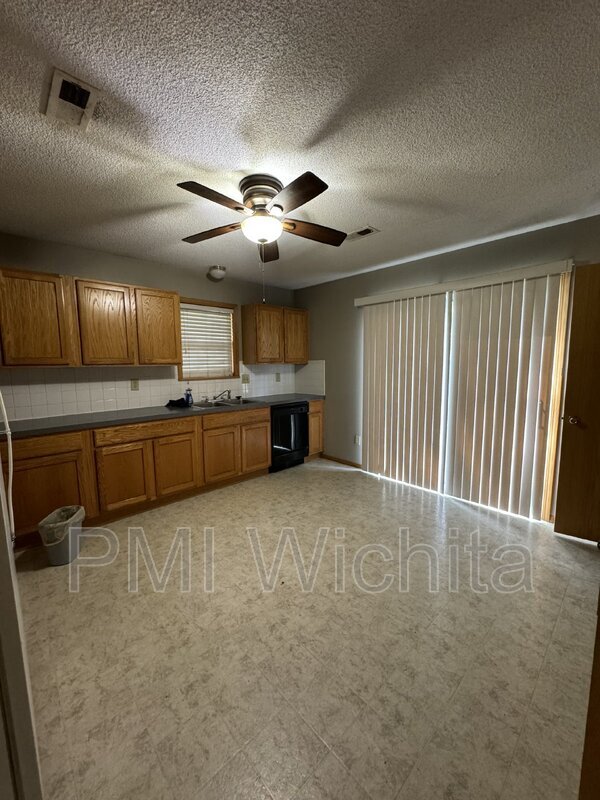 Building Photo - 107 S Gordon St