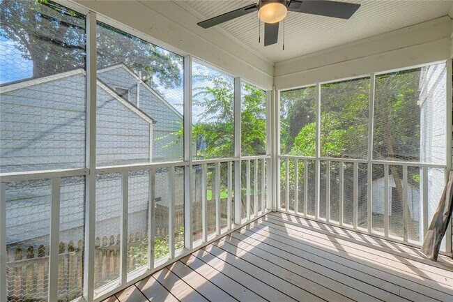 Building Photo - 1191 Beechview Dr SE