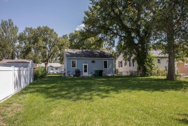 Building Photo - 822 N 13th St