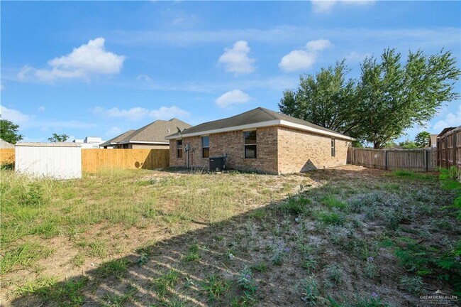 Building Photo - 18 E Laurel St