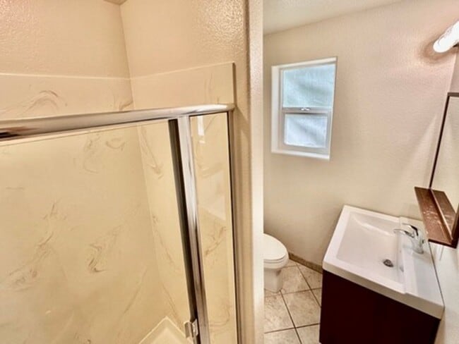 Building Photo - 326 Chamberlain Ave