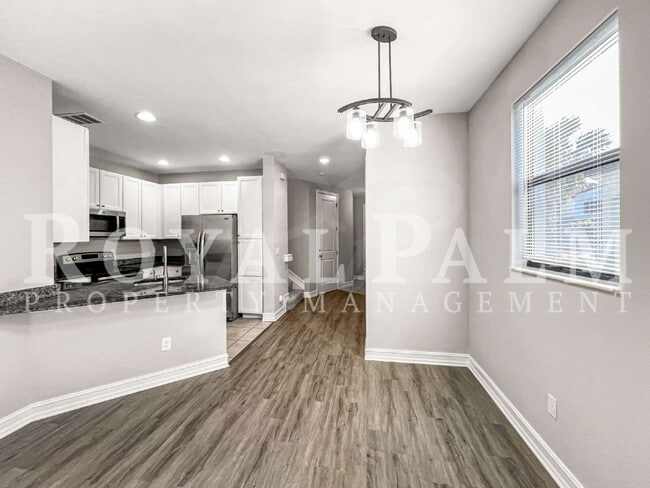 Building Photo - Big on Space, Smart on Layout — 3 bedroom 2.5 bath corner END UNIT pet-friendly townhouse!