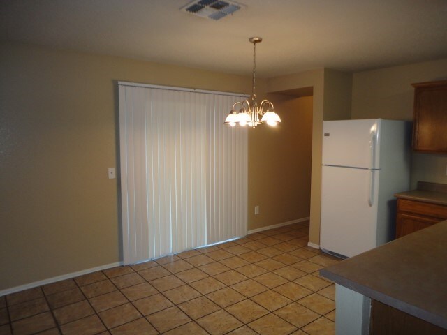 Building Photo - 1425 N Thunderbird Ave