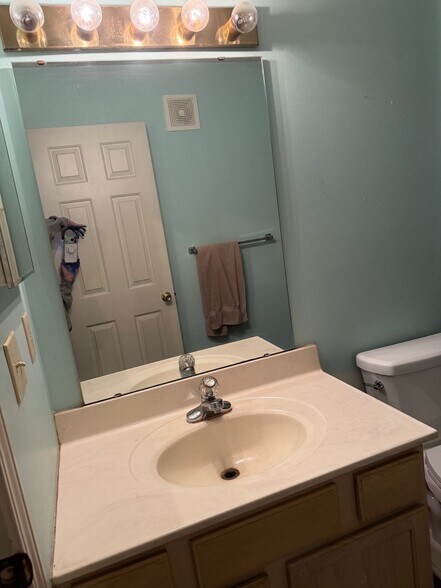 Building Photo - 8354 Glenwillow Ln