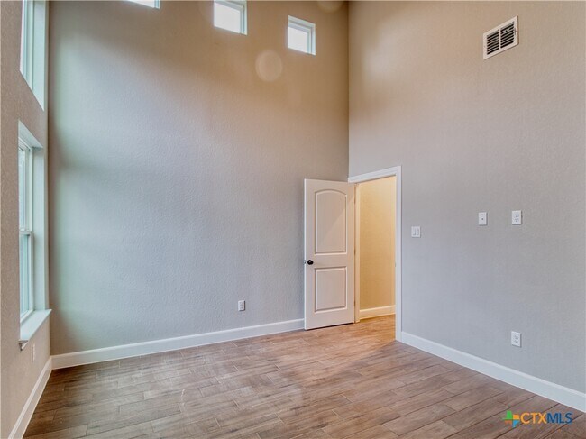 Building Photo - 2202 Virginia Blvd